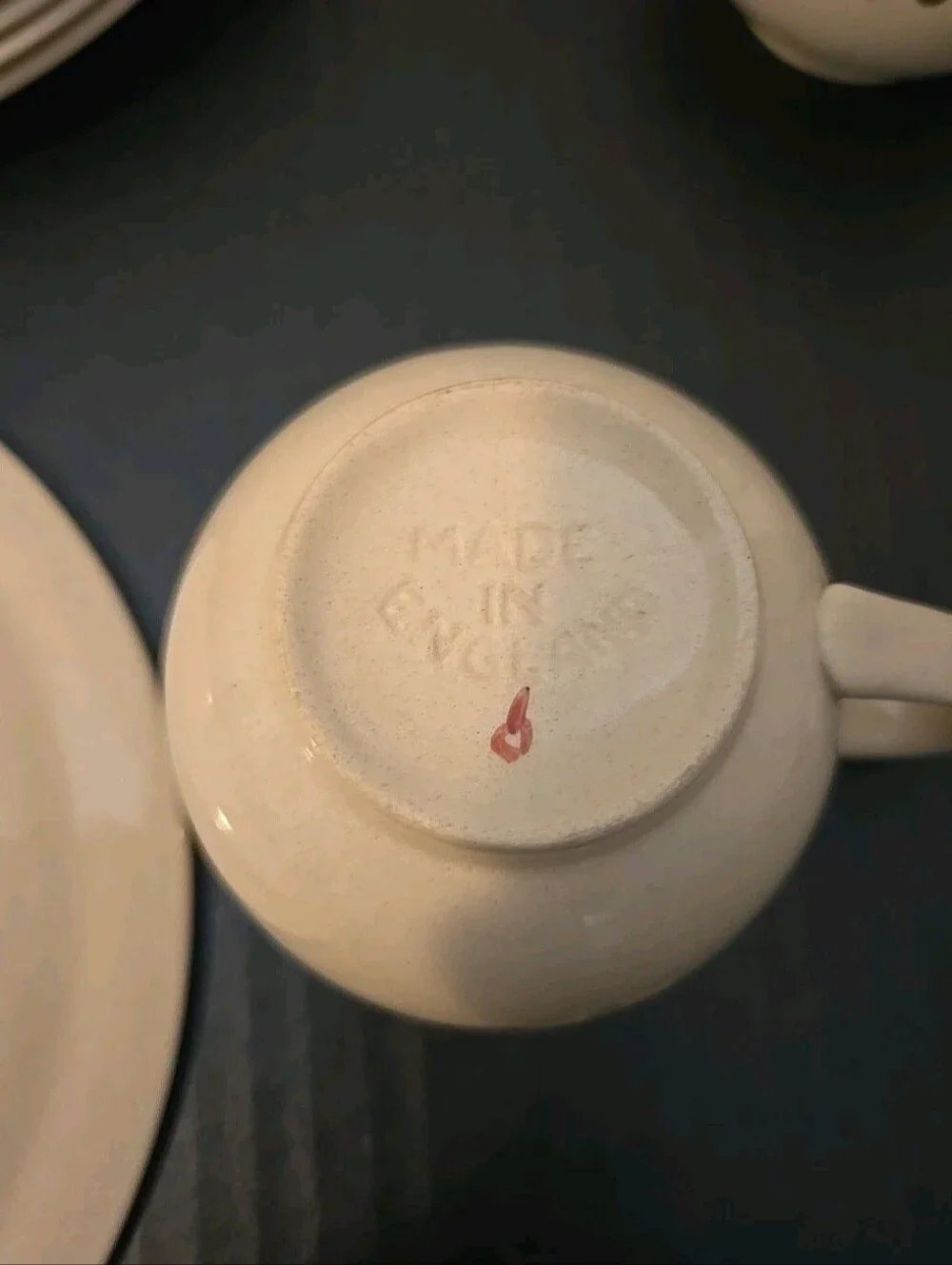 Johnson Brothers Gretchen 7 Tea/Coffee Cups & Salad/Dessert Plates